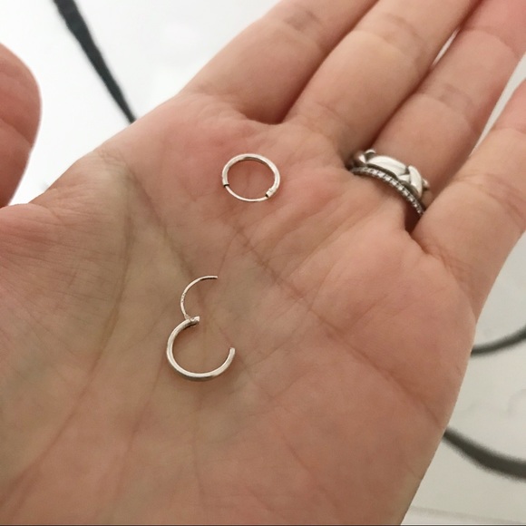 Silver mini hoop huggies - Picture 3 of 4